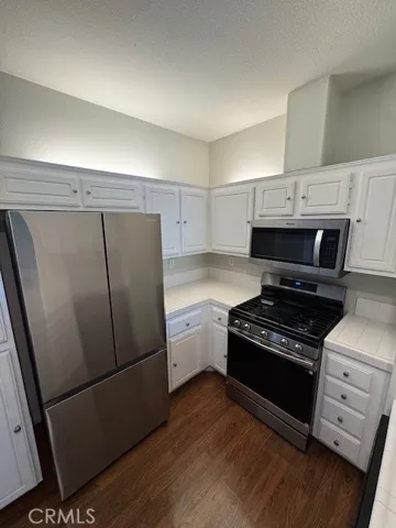 New appliances in Bright Kitchen