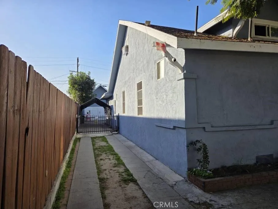 1210 1212 42 Place, Los Angeles, California 90011 home-pic-2