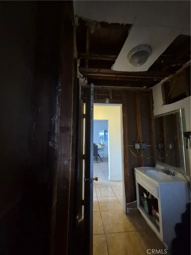 1210 1212 42 Place, Los Angeles, California 90011 home-pic-9