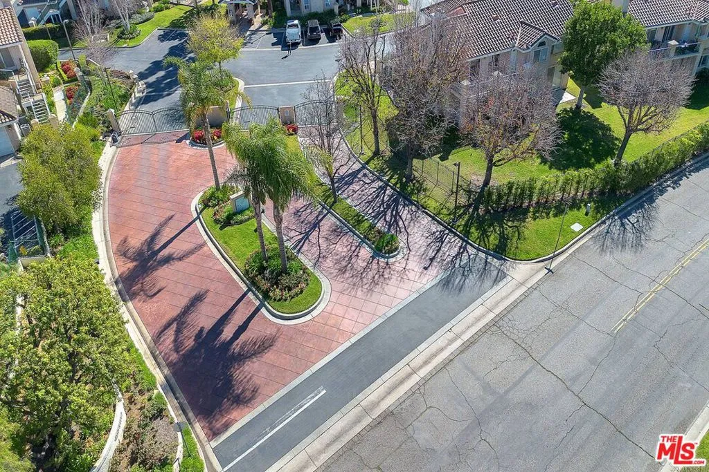 455 Kennerick Lane, Simi Valley, California 93065 home-pic-32