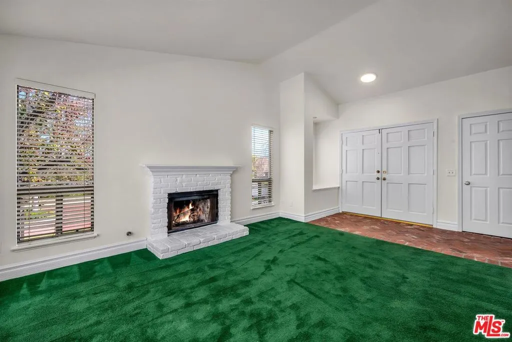 455 Kennerick Lane, Simi Valley, California 93065 home-pic-3
