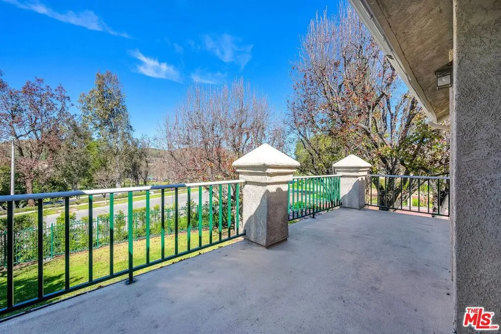 455 Kennerick Lane, Simi Valley, California 93065 home-pic-9