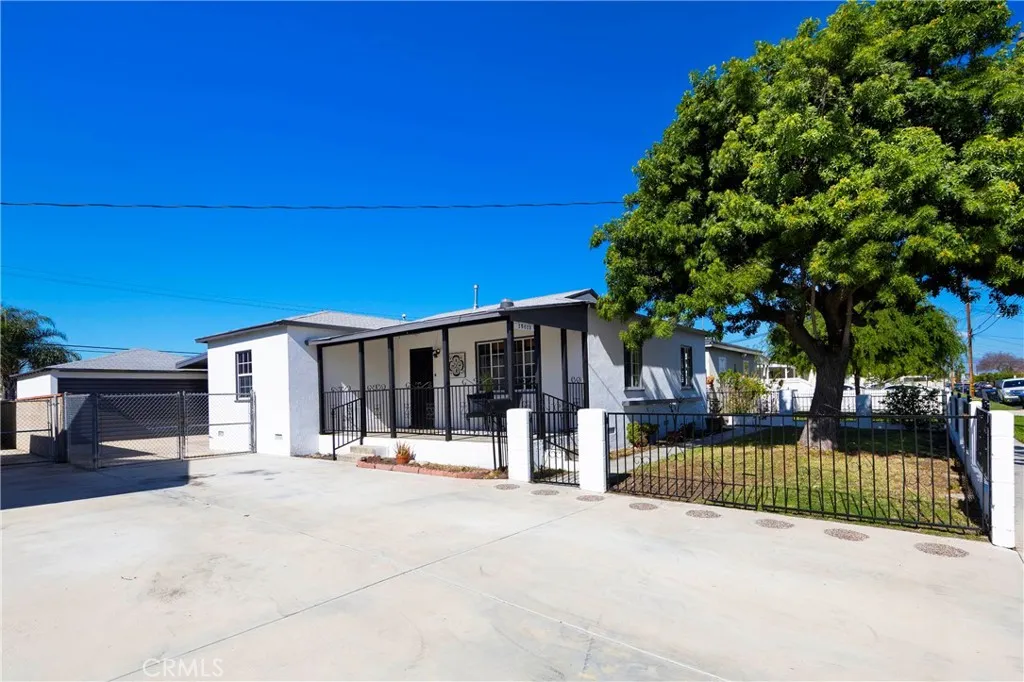 15613 Thornlake Avenue, Norwalk, California 90650 home-pic-2