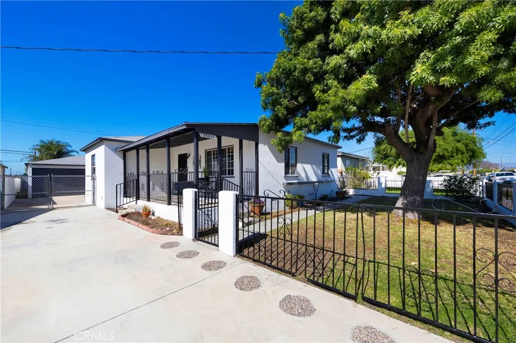 15613 Thornlake Avenue, Norwalk, California 90650 home-pic-1