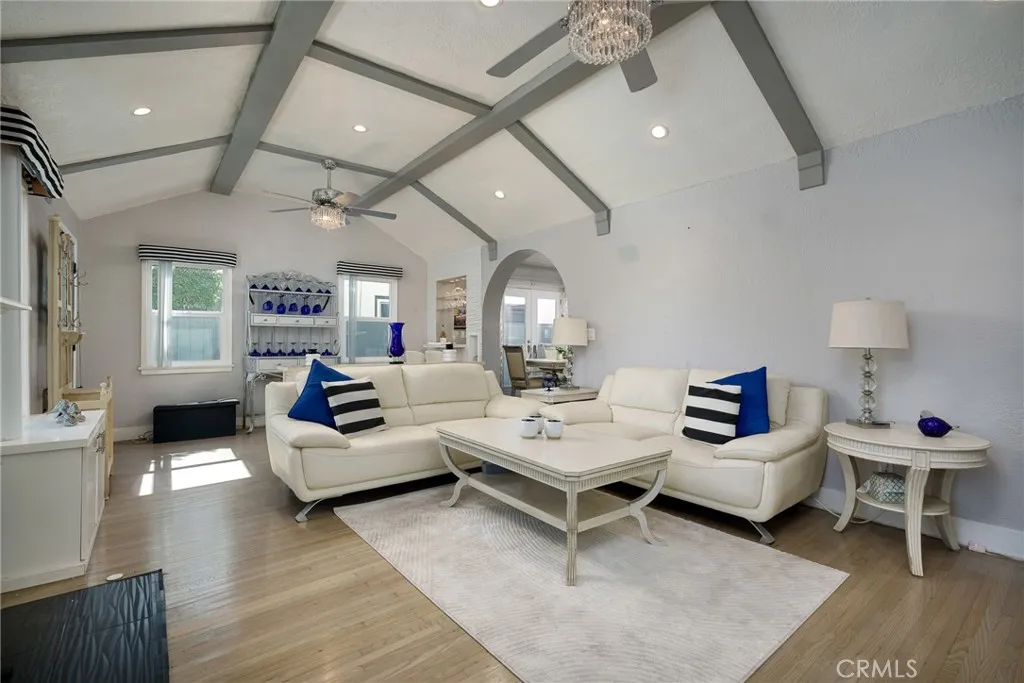 207 Santa Ana, Long Beach, California 90803 home-pic-5