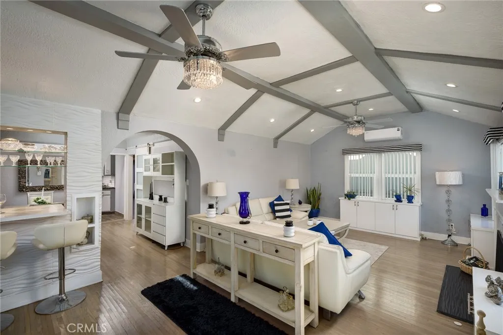 207 Santa Ana, Long Beach, California 90803 home-pic-4
