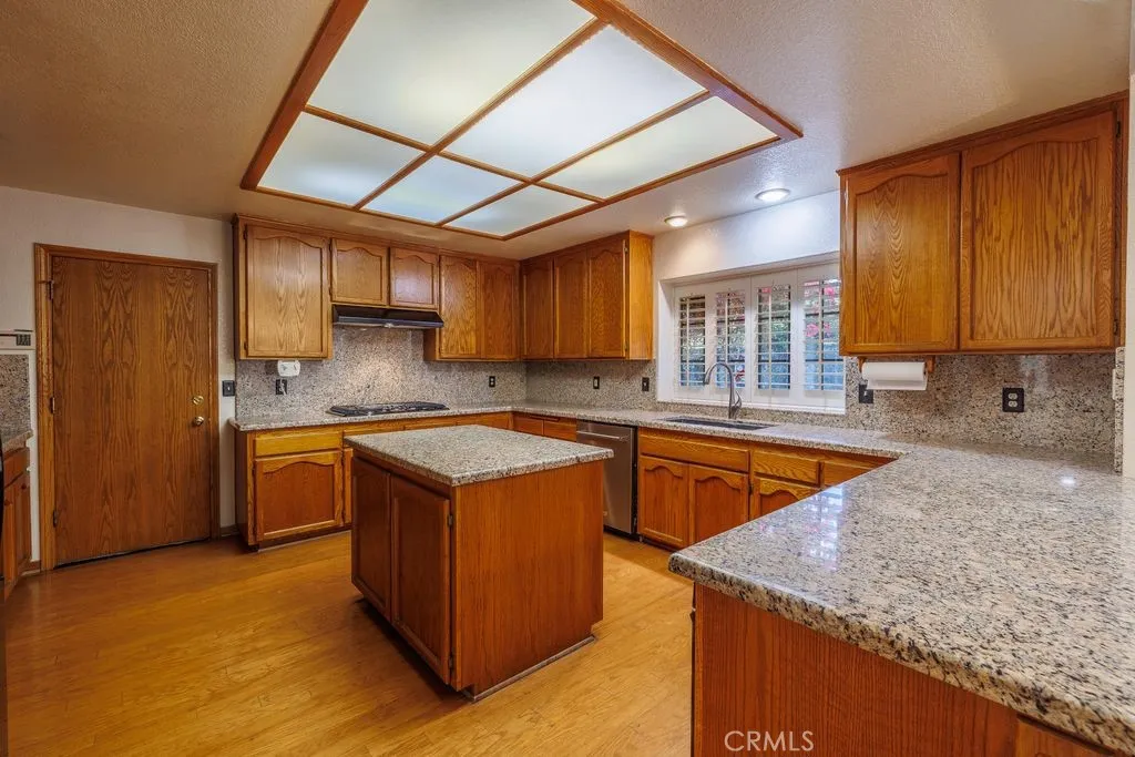 30628 Kristin Court, Redlands, California 92373 home-pic-16