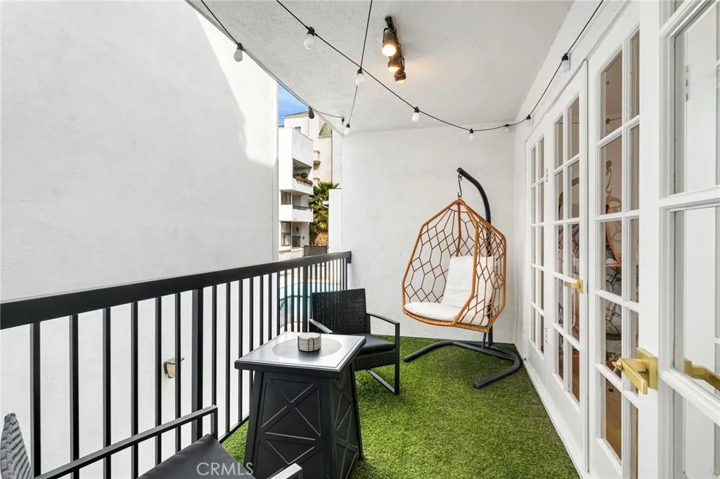 906 N Doheny Drive 318, West Hollywood, California 90069 home-pic-12