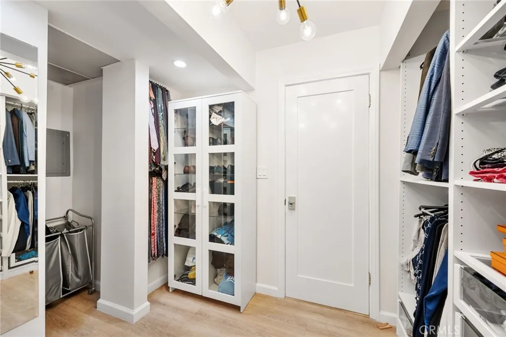 906 N Doheny Drive 318, West Hollywood, California 90069 home-pic-11
