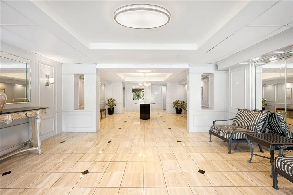 906 N Doheny Drive 318, West Hollywood, California 90069 home-pic-16