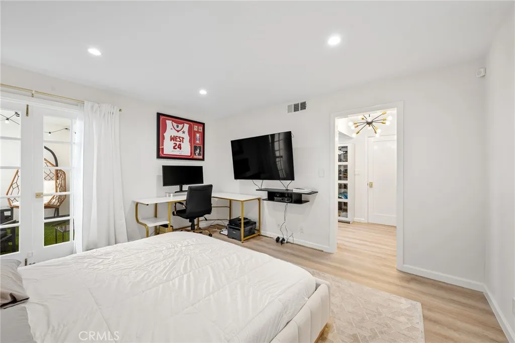 906 N Doheny Drive 318, West Hollywood, California 90069 home-pic-9