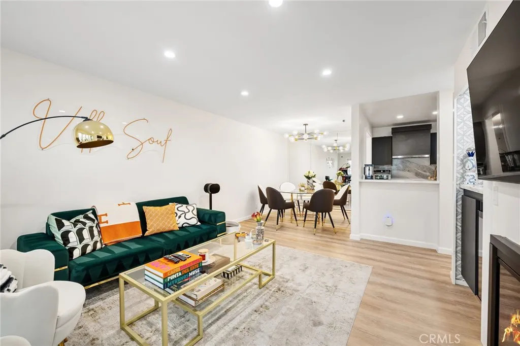 906 N Doheny Drive 318, West Hollywood, California 90069 home-pic-3
