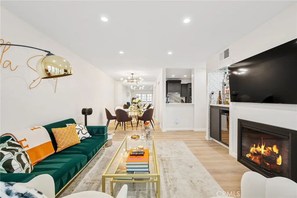 906 N Doheny Drive 318, West Hollywood, California 90069 home-pic-4