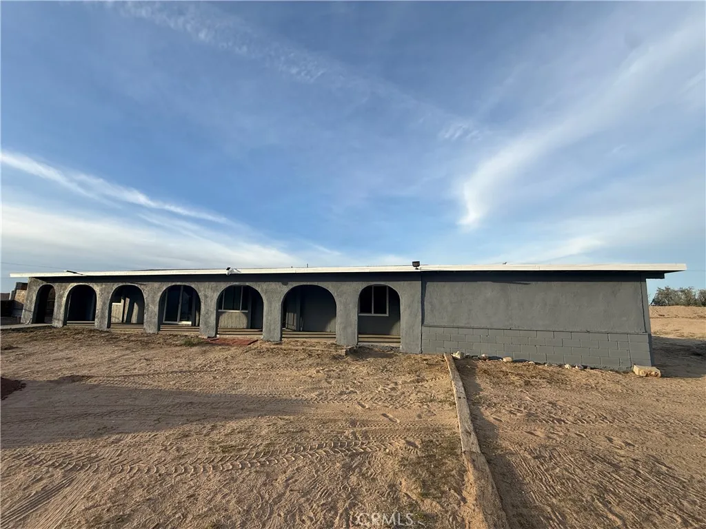 32883 Newberry Road, Newberry Springs, California 92365 home-pic-1