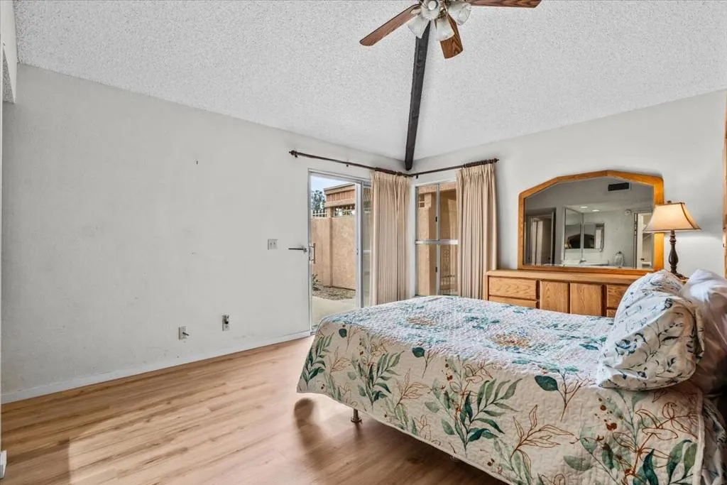 17-49230 Douglas St-28