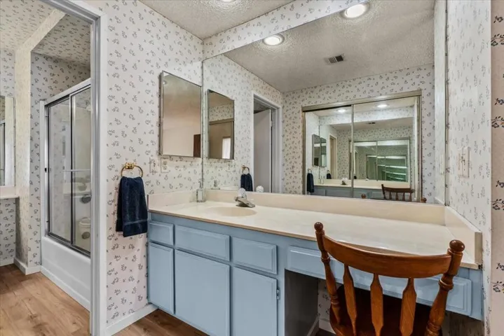 21-49230 Douglas St-24