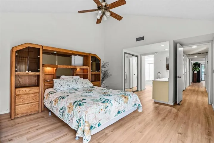13-49230 Douglas St-27