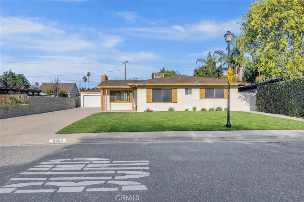 6762 Rainier Court, Riverside, California 92506 home-pic-1