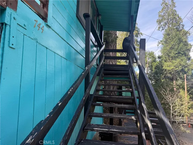 Stair to front door