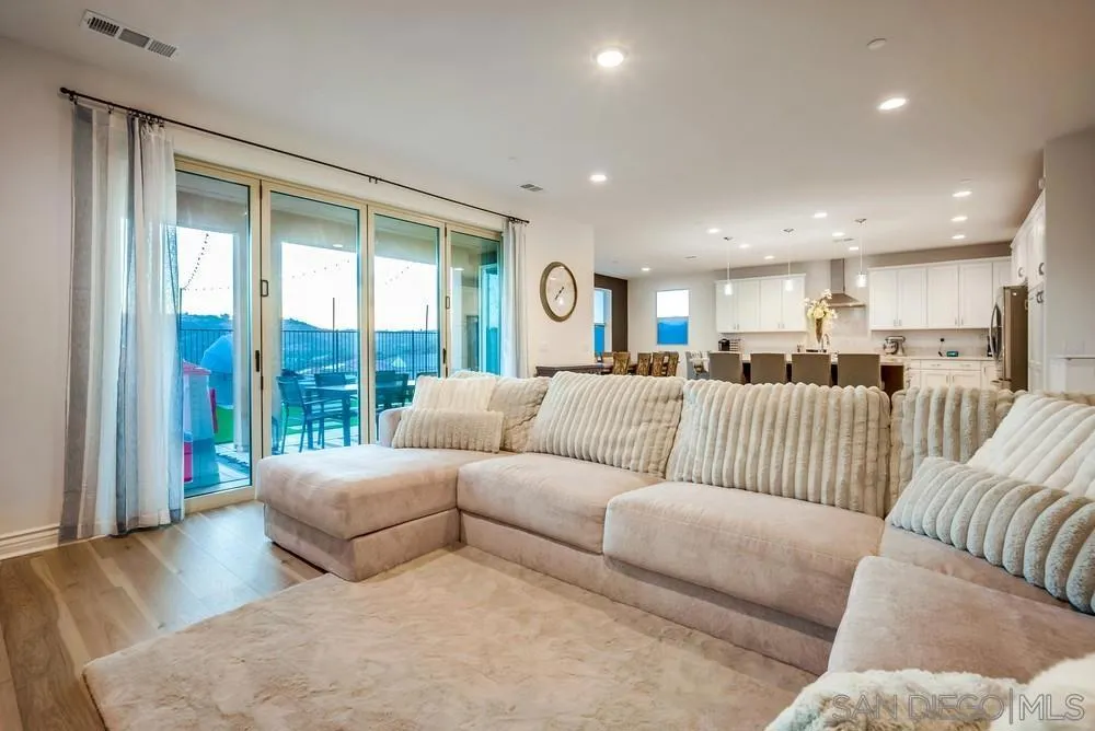 35828 Blue Breton Dr, Fallbrook, California 92028 home-pic-3
