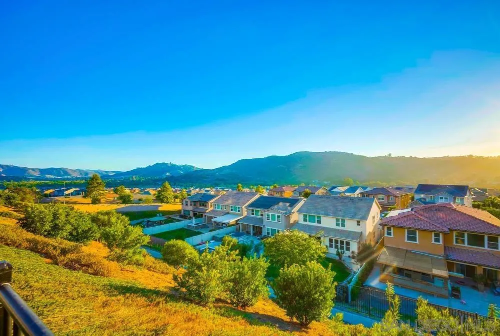 35828 Blue Breton Dr, Fallbrook, California 92028 home-pic-2