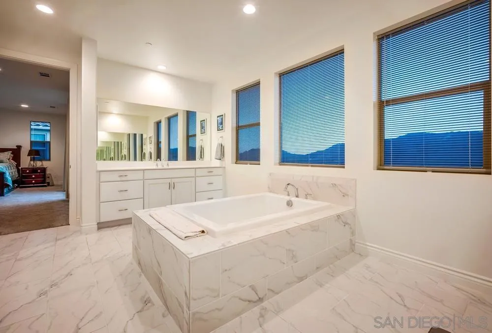 35828 Blue Breton Dr, Fallbrook, California 92028 home-pic-30