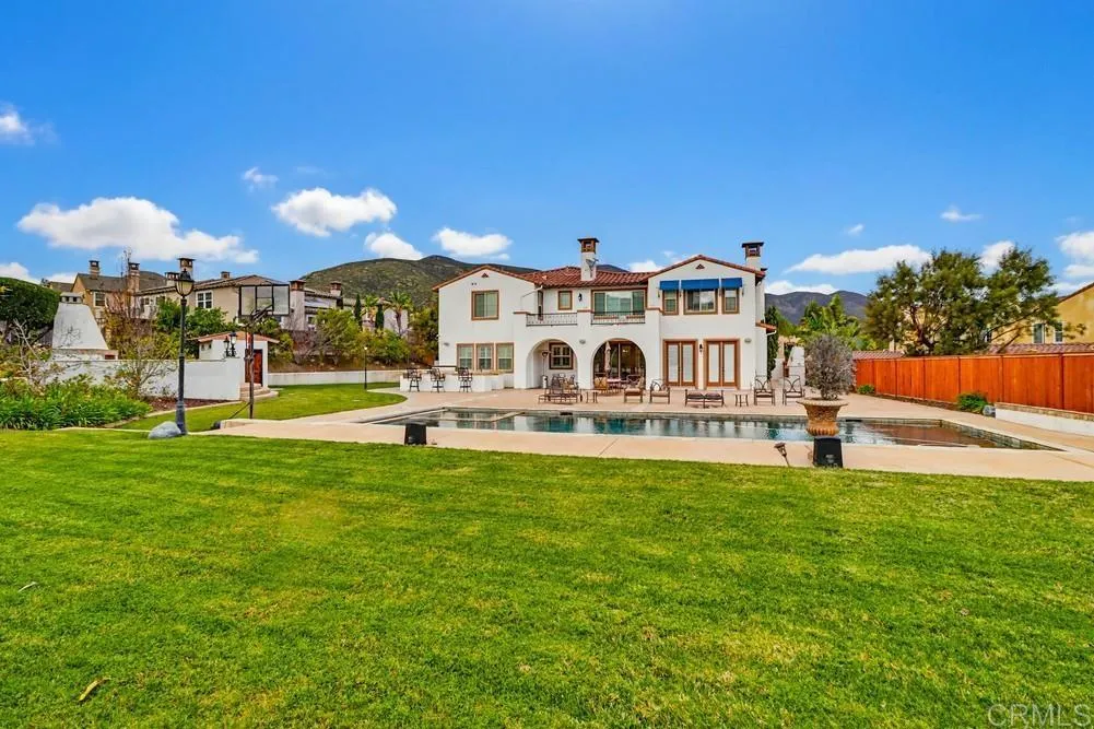 2932 Ranch Gate Rd, Chula Vista, California 91914 home-pic-2