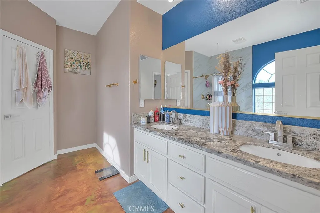 11077 Valle Vista Road, Phelan, California 92371 home-pic-42