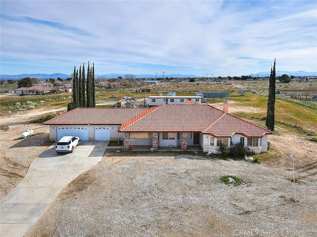 11077 Valle Vista Road, Phelan, California 92371 home-pic-1