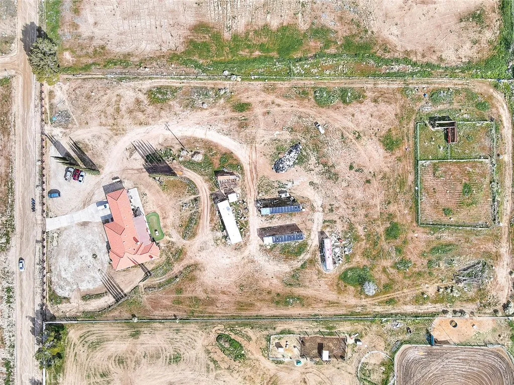 11077 Valle Vista Road, Phelan, California 92371 home-pic-75
