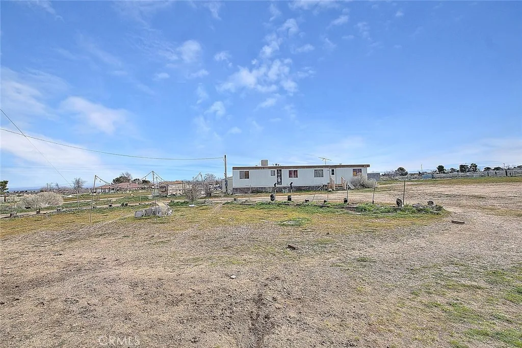 11077 Valle Vista Road, Phelan, California 92371 home-pic-56