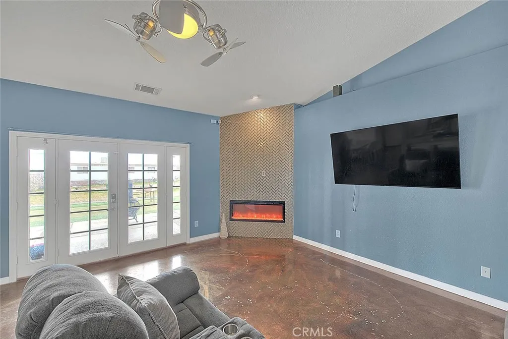 11077 Valle Vista Road, Phelan, California 92371 home-pic-14
