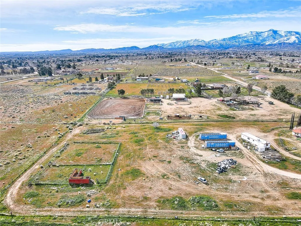 11077 Valle Vista Road, Phelan, California 92371 home-pic-66