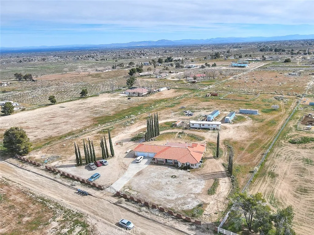 11077 Valle Vista Road, Phelan, California 92371 home-pic-61