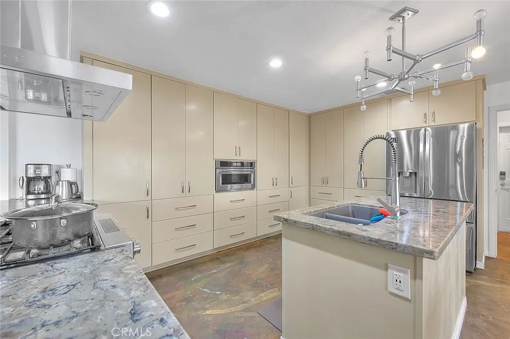 11077 Valle Vista Road, Phelan, California 92371 home-pic-22