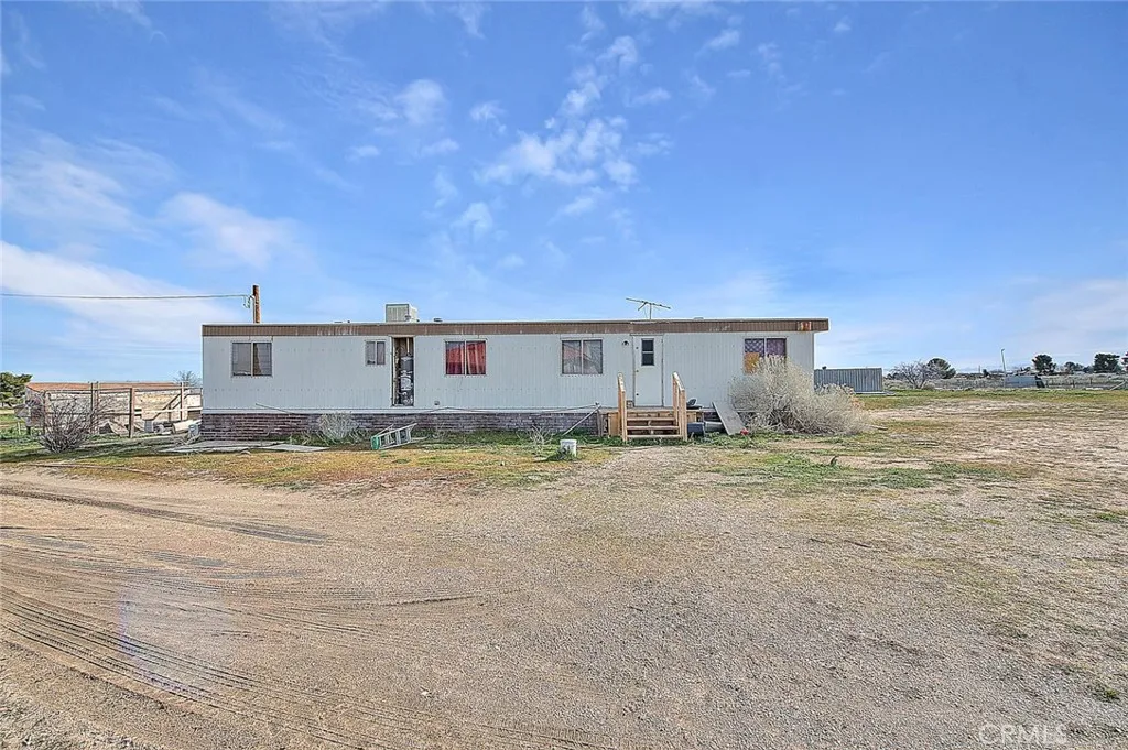 11077 Valle Vista Road, Phelan, California 92371 home-pic-57