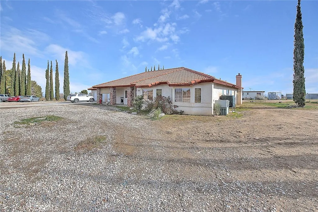 11077 Valle Vista Road, Phelan, California 92371 home-pic-4
