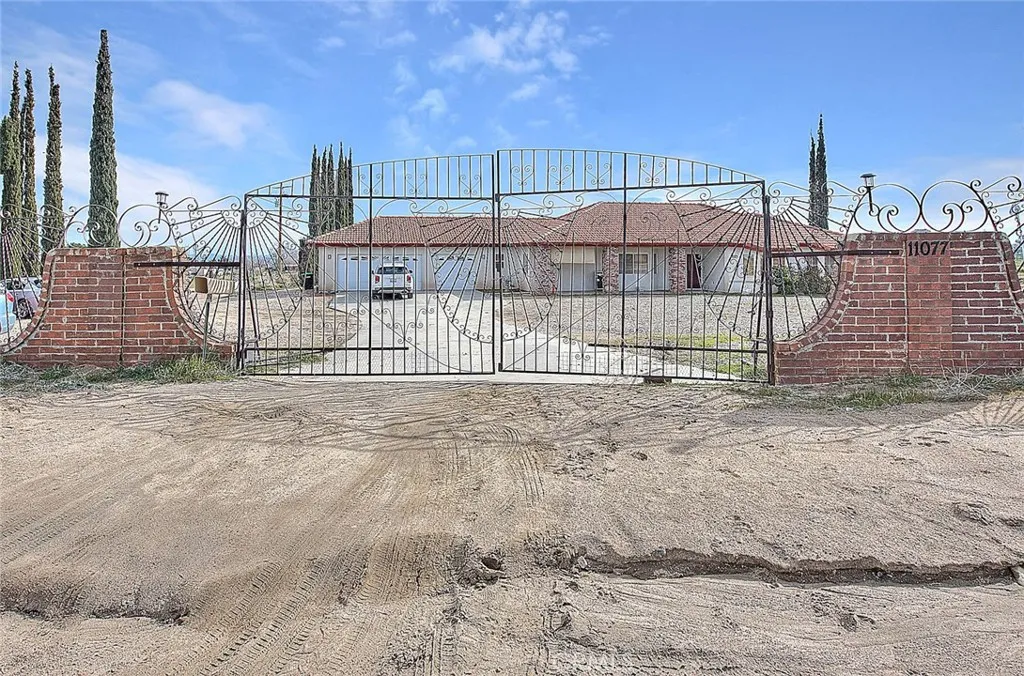 11077 Valle Vista Road, Phelan, California 92371 home-pic-7