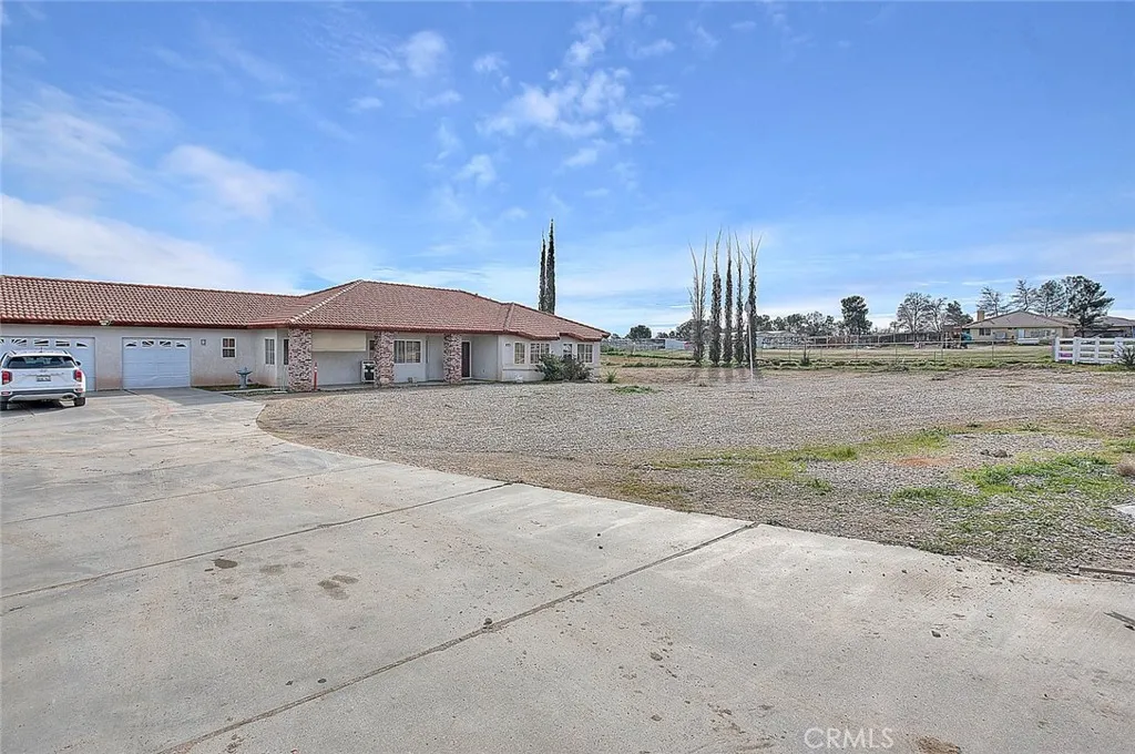 11077 Valle Vista Road, Phelan, California 92371 home-pic-6