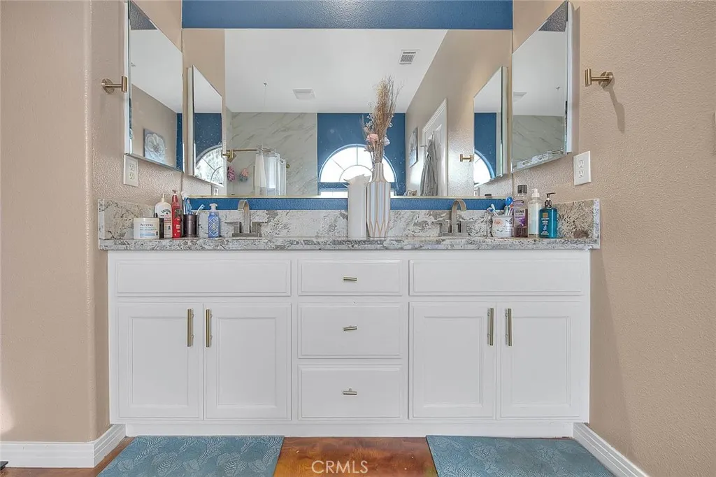 11077 Valle Vista Road, Phelan, California 92371 home-pic-43