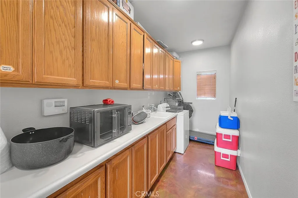 11077 Valle Vista Road, Phelan, California 92371 home-pic-33