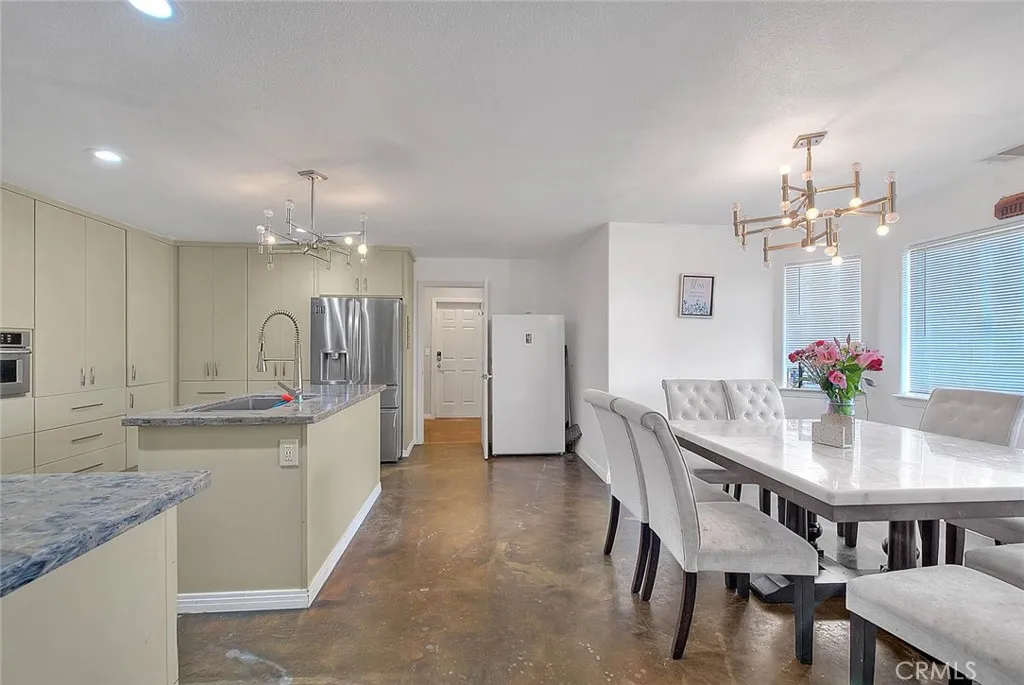 11077 Valle Vista Road, Phelan, California 92371 home-pic-25