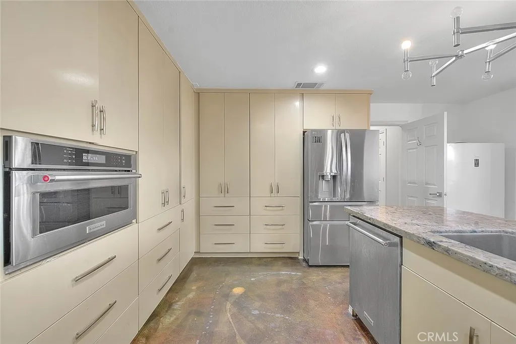 11077 Valle Vista Road, Phelan, California 92371 home-pic-23