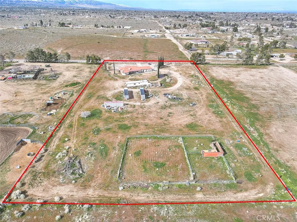 11077 Valle Vista Road, Phelan, California 92371 home-pic-64