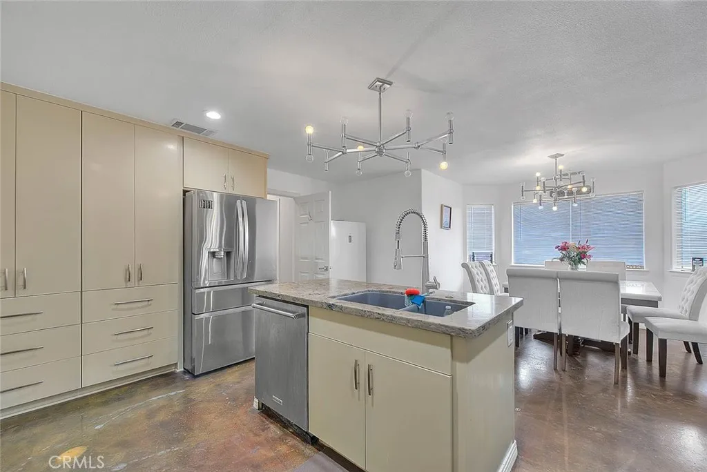11077 Valle Vista Road, Phelan, California 92371 home-pic-24