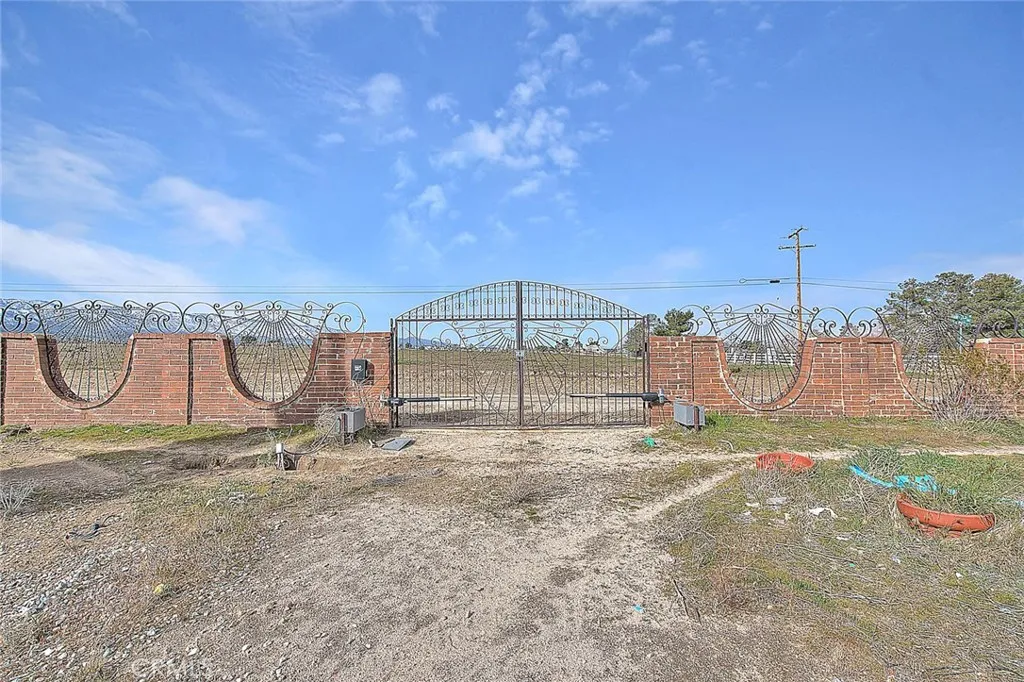 11077 Valle Vista Road, Phelan, California 92371 home-pic-8