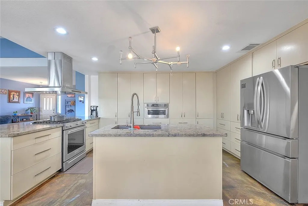 11077 Valle Vista Road, Phelan, California 92371 home-pic-19