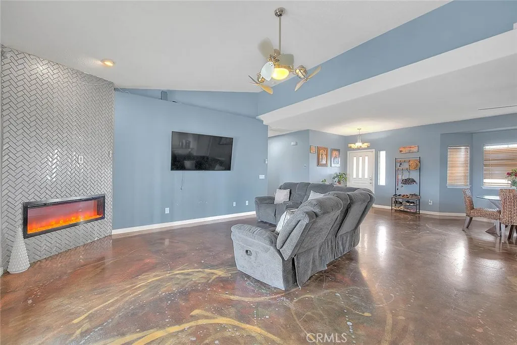 11077 Valle Vista Road, Phelan, California 92371 home-pic-13