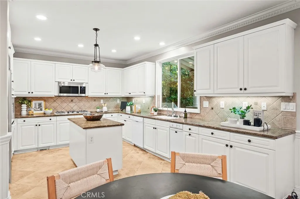 29123 Black Pine, Saugus, California 91390 home-pic-19