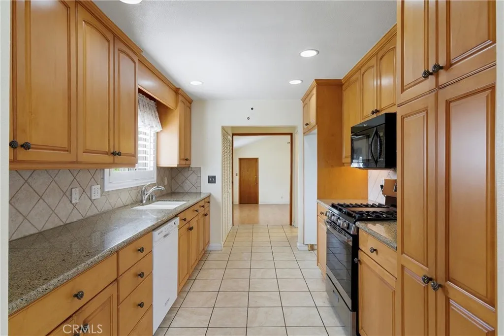 14725 La Capelle, La Mirada, California 90638 home-pic-7